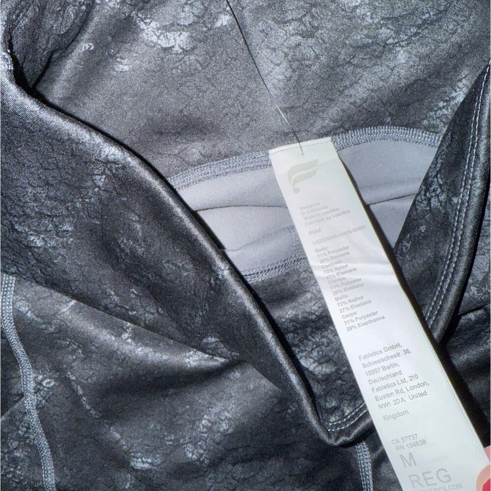 New Fabletics Cold Weather High Waisted Pocket Legging Reptilia size M - Picture 6 of 8
